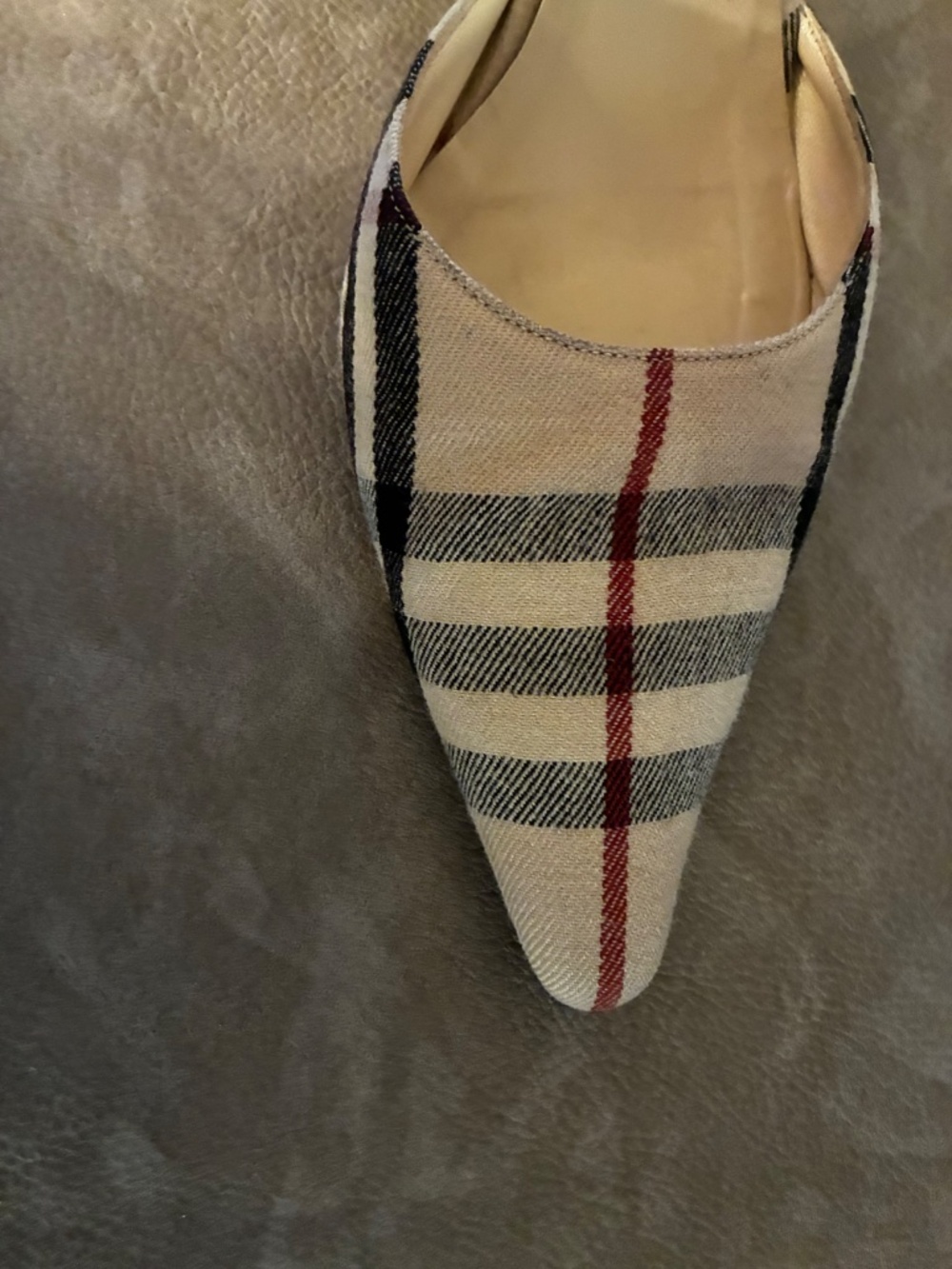 Burberry London Nova sling back kitten heel pumps. - Picture 9 of 14